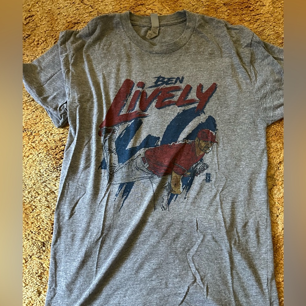 Ben lively gray T-shirt size small